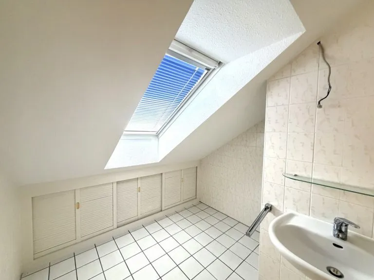 Immobilienangebot - Berlin - Alle - Bezugsfreie Maisonettewohnung mit Balkon und Tiefgarage im begehrten Lichterfelde-West