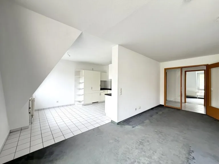 Immobilienangebot - Berlin - Alle - Bezugsfreie Maisonettewohnung mit Balkon und Tiefgarage im begehrten Lichterfelde-West