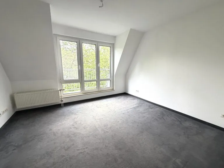 Immobilienangebot - Berlin - Alle - Bezugsfreie Maisonettewohnung mit Balkon und Tiefgarage im begehrten Lichterfelde-West